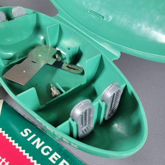 Vintage Singer Buttonholer Attachment with Case and Manual 489500 USA 1960 - Picture 7 of 15
